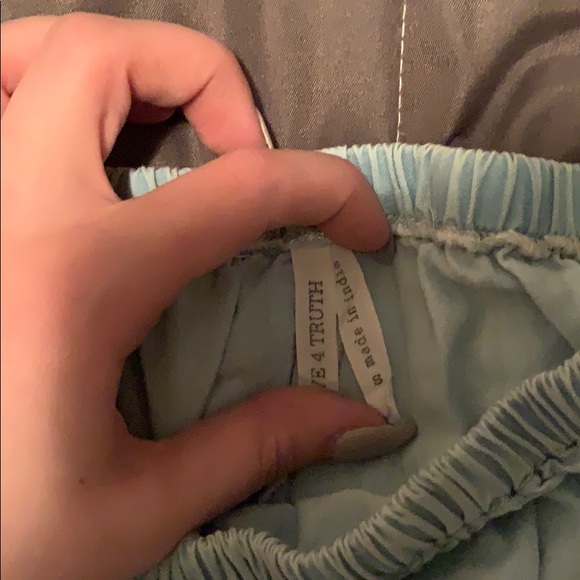 Off the shoulder summer time shirt 🌞 - Picture 4 of 4